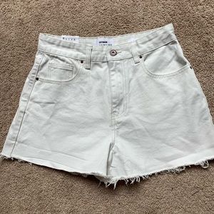 Cotton:On Frayed White High-Waisted Mom Short